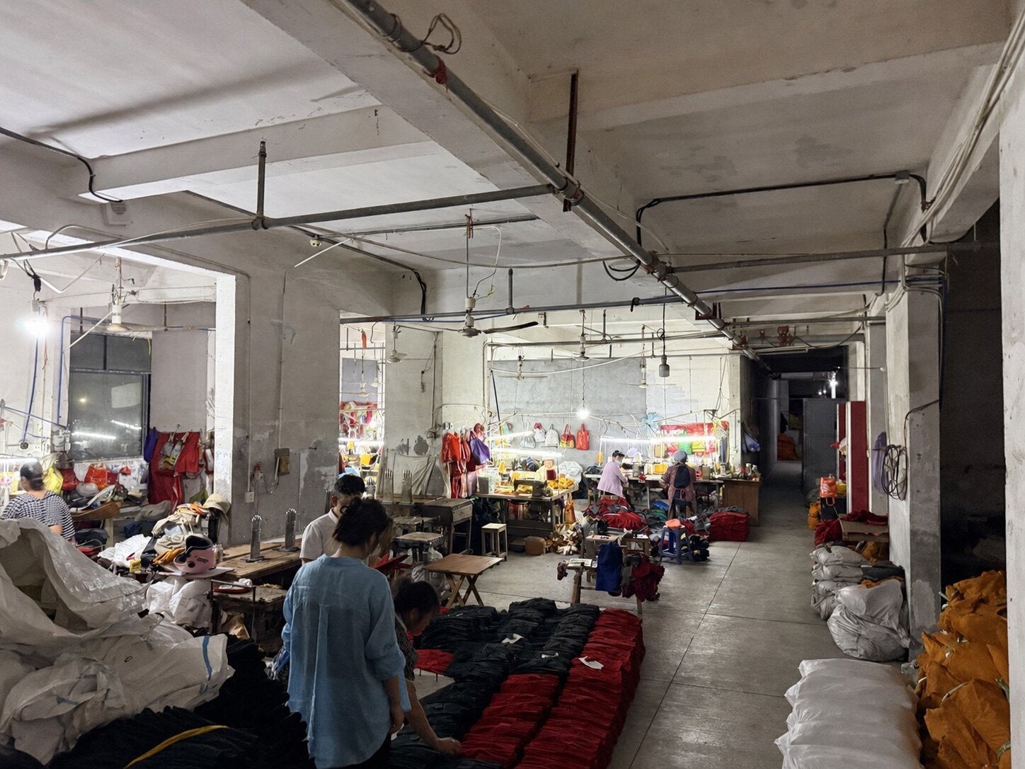 Wide view of the DURAVIQ glove manufacturing workshop